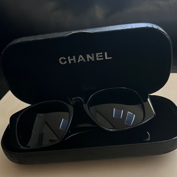 Chanel Vintage Sunglasses Gold CC Logo Black With Case Authentic - Picture 1 of 11